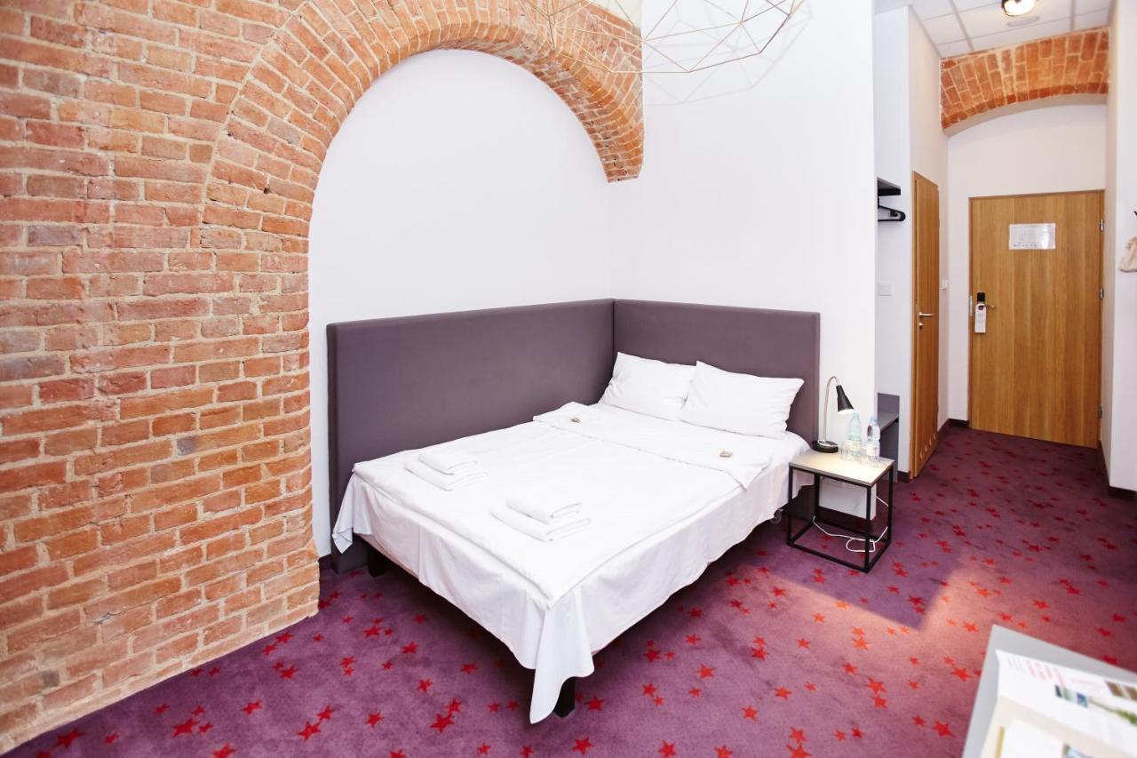 Koszary Arche 3* Góra Kalwaria
